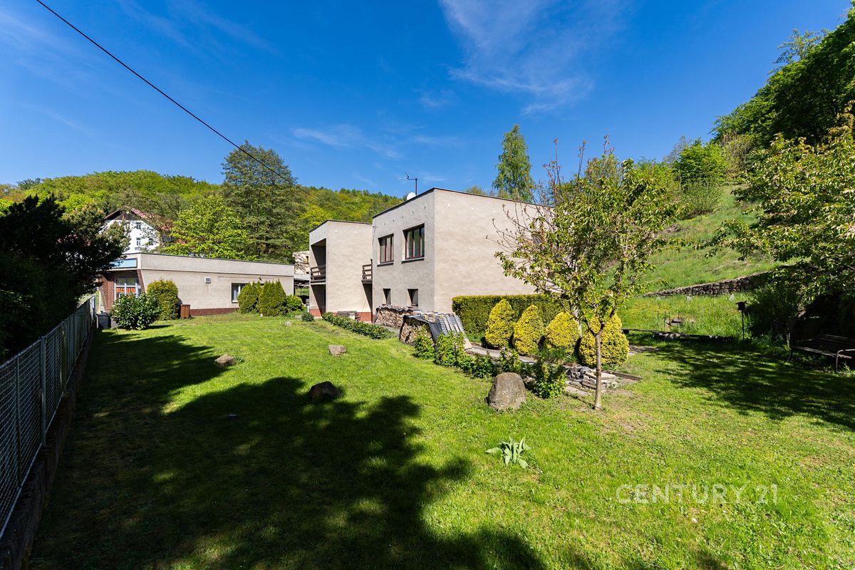Prodej rodinného domu 198 m², pozemek 1875 m²